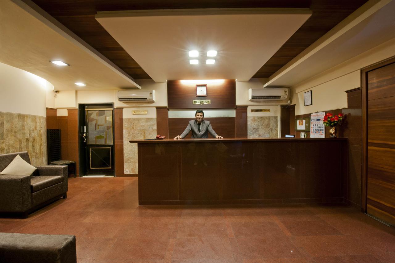 Rajhans Hotel — Photos 1